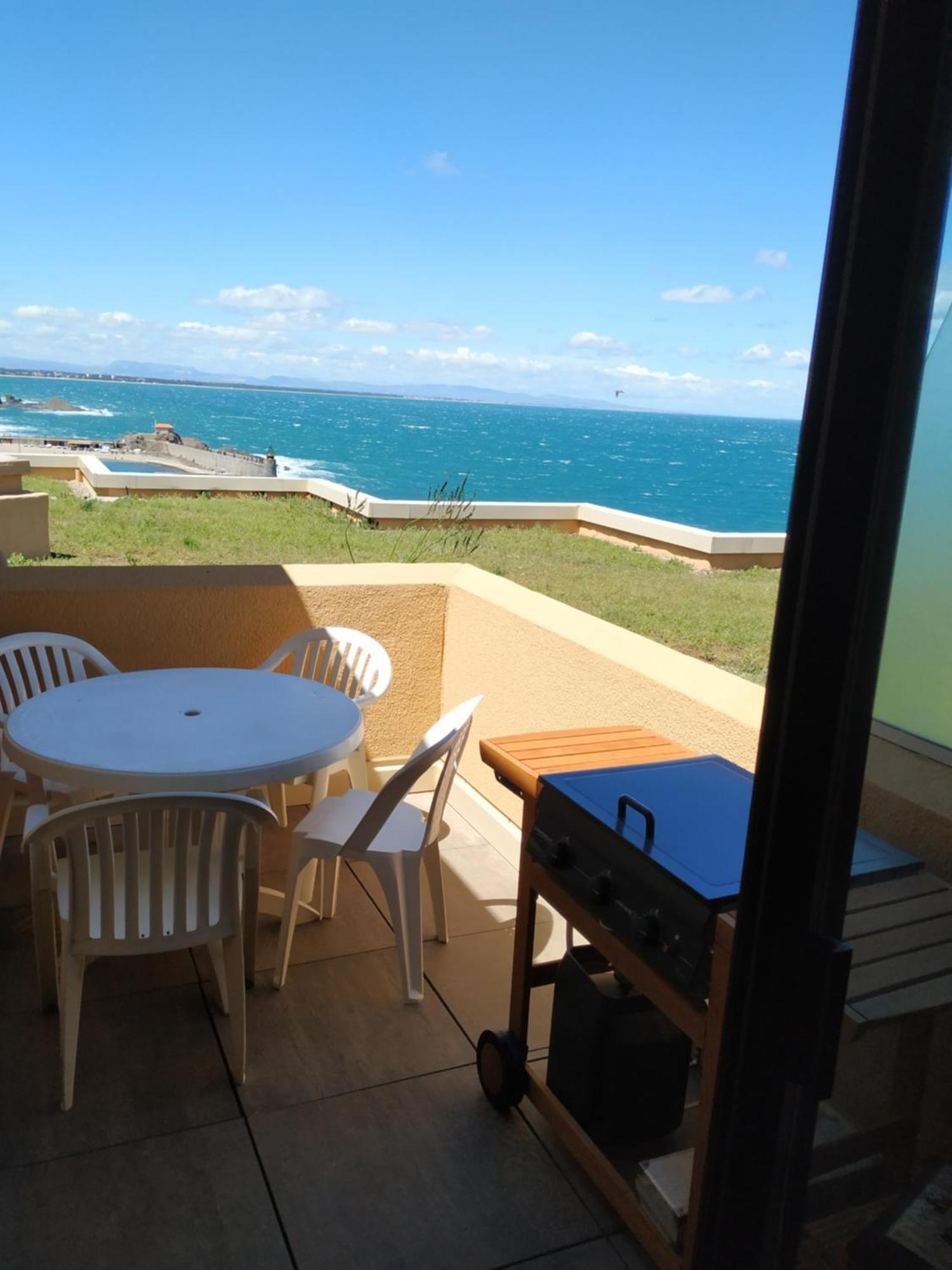 Location Vue Mer Du Samedi Au Samedi, Clim, Parking, Piscine, Plage Collioure Luaran gambar